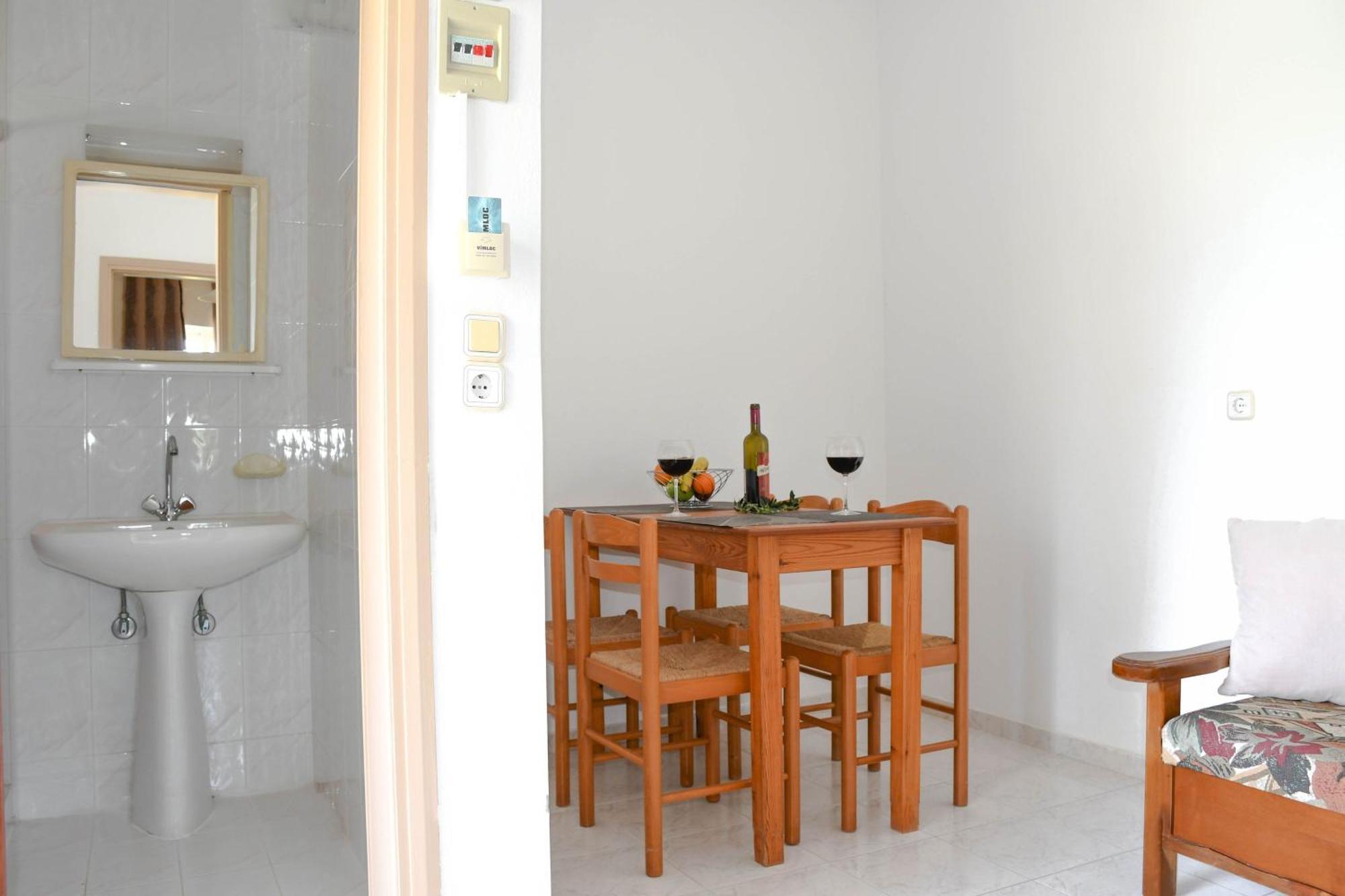 Litinas Apartments With Pool Agia Marina  Exterior photo